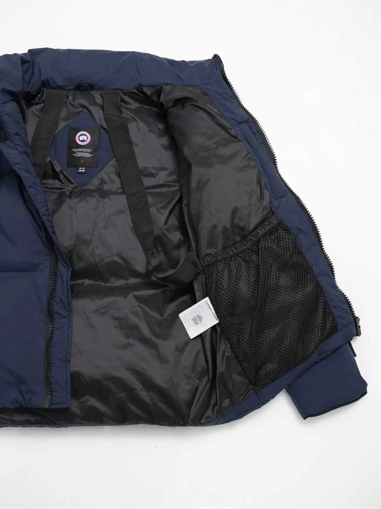 P840 Counter quality stand-up collar Sibu jacket [Exclusively for foreign trade] [Interchangeable black label and red label] Canada Goose LAWRENCE series quilted windproof and waterproof straight stand-up collar zipper down jacket Lawrence Puffer Jaet men's stand-up collar down jacket Color: black with red label. Size: XS S M L XL XXL.
